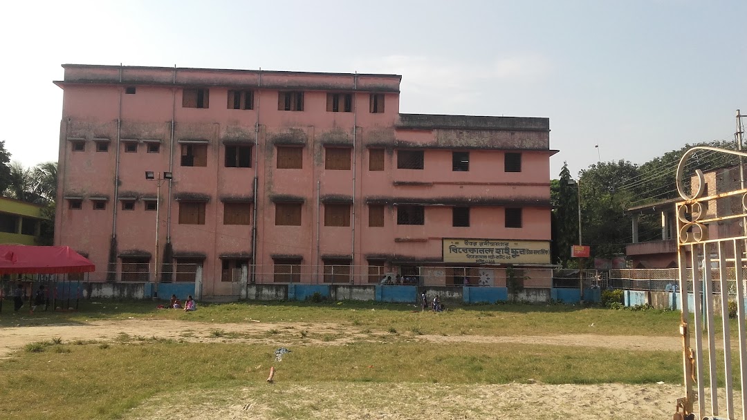 Uttar Rabindra Nagar Vivekananda High School