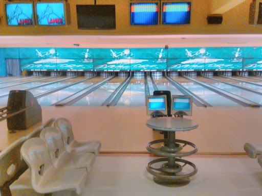 Bowling Alley «Mt Hood Lanes», reviews and photos, 2311 E Powell Blvd, Gresham, OR 97080, USA