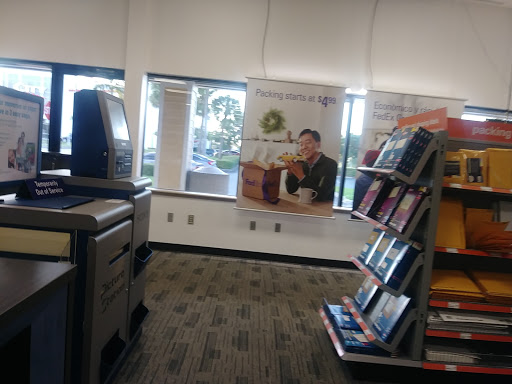 Print Shop «FedEx Office Print & Ship Center», reviews and photos, 18755 S Dixie Hwy Suite 57, Miami, FL 33157, USA