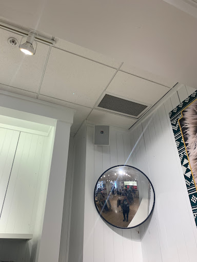 Clothing Store «American Eagle Outfitters», reviews and photos, 555 N Alafaya Trail, Orlando, FL 32828, USA