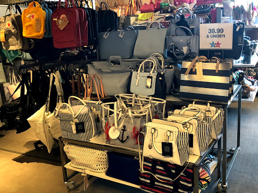 Shopping Mall «Lake Success Shopping Center», reviews and photos, 1526 Union Tpke, New Hyde Park, NY 11040, USA