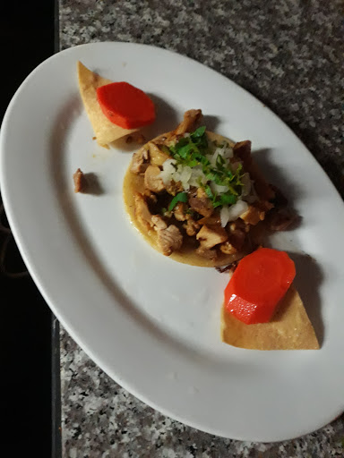 Restaurant «Eat Me Gourmet», reviews and photos, 4112 Pennsylvania Ave, Kansas City, MO 64111, USA