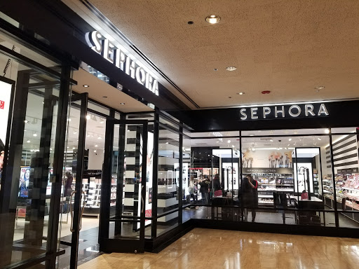 Shopping Mall «Water Tower Place», reviews and photos, 835 N Michigan Ave, Chicago, IL 60611, USA