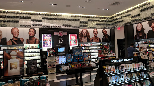 Cosmetics Store «SEPHORA», reviews and photos, 270 N Beverly Dr, Beverly Hills, CA 90210, USA
