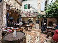 Atmosphère du Restaurant français Le Vieux Village à Estillac - n°2