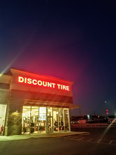 Tire Shop «Discount Tire Store - Florence, SC», reviews and photos, 102 Woody Jones Blvd, Florence, SC 29501, USA