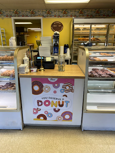 Donut Shop «Gold-N-Glaze Donuts», reviews and photos, 2933 E Chestnut Expy, Springfield, MO 65802, USA