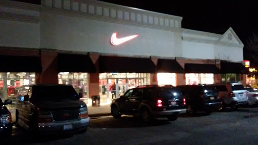 Sporting Goods Store «Nike Factory Store», reviews and photos, 8510 S Cottage Grove Ave, Chicago, IL 60619, USA