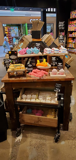 Cosmetics Store «Lush», reviews and photos, 112 E Broadway, Bloomington, MN 55425, USA