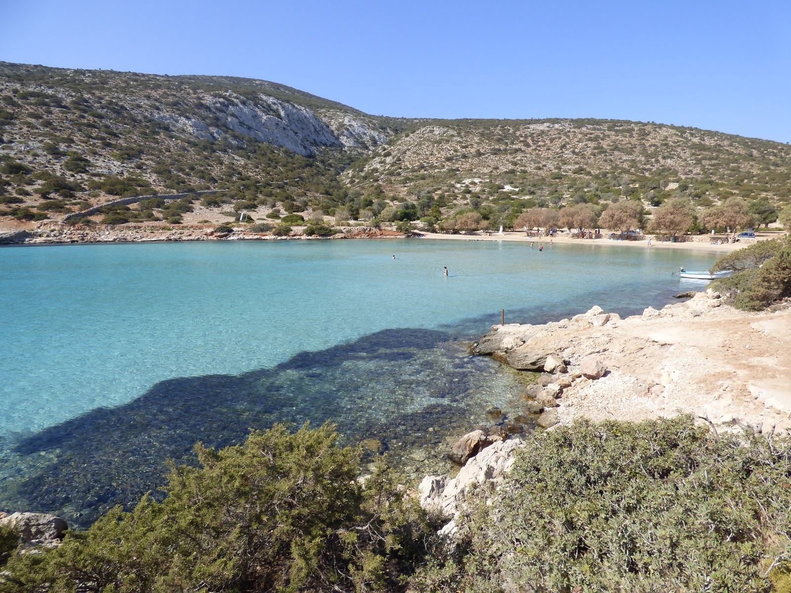 Katsadia'in fotoğrafı küçük koylar ile birlikte