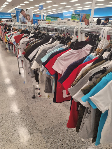 Clothing Store «Ross Dress for Less», reviews and photos, 484 Randall Rd, South Elgin, IL 60177, USA