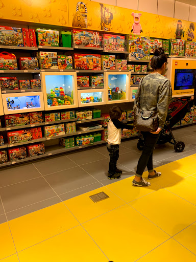 Toy Store «The LEGO Store», reviews and photos, 5 Woodfield Mall, Schaumburg, IL 60173, USA