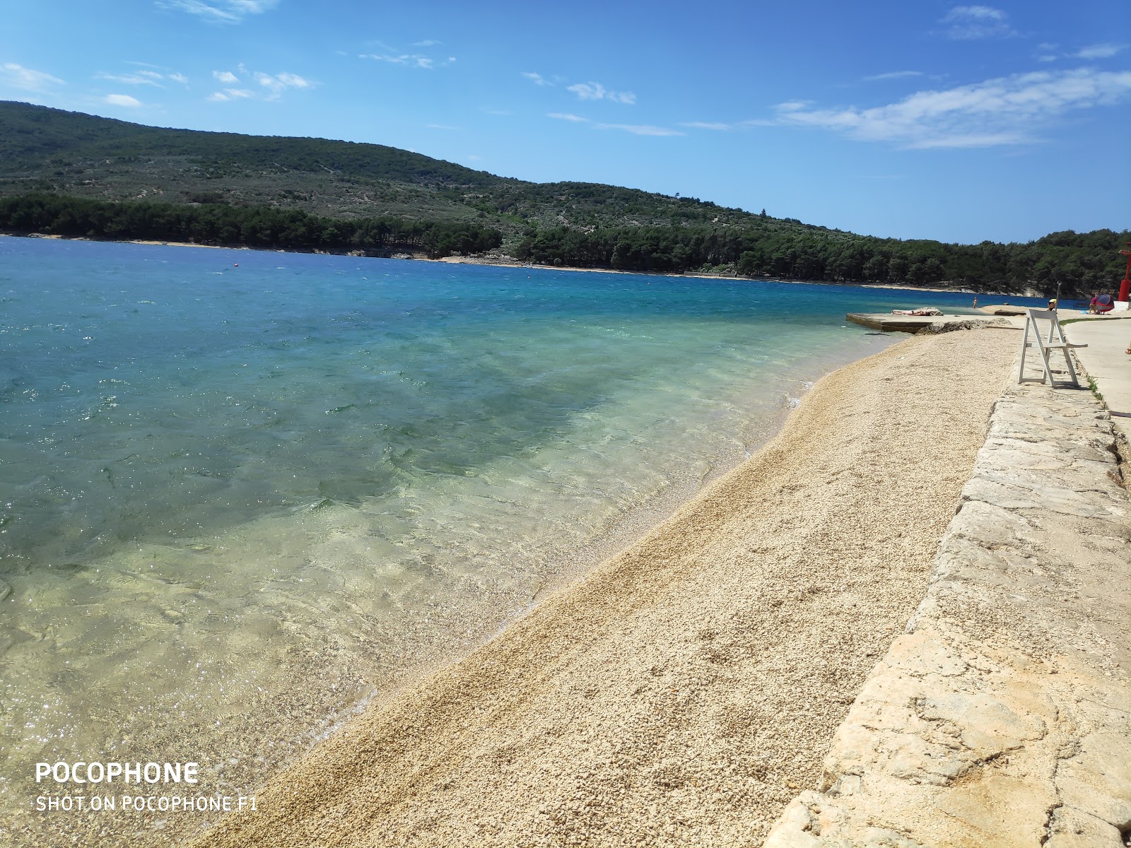 Melin beach的照片 带有蓝色纯水表面