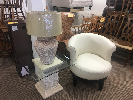 Furniture Store «J & J Furniture Plus», reviews and photos, 1808 N Emerson Ave, Minneapolis, MN 55411, USA