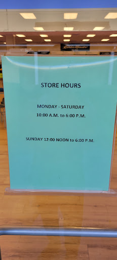 Clothing Store «Eddie Bauer Outlet», reviews and photos, 230 Outlet Village Blvd, Lebanon, TN 37090, USA