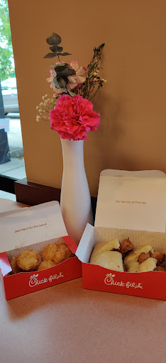 Fast Food Restaurant «Chick-fil-A», reviews and photos, 2005 Old Fort Pkwy, Murfreesboro, TN 37129, USA