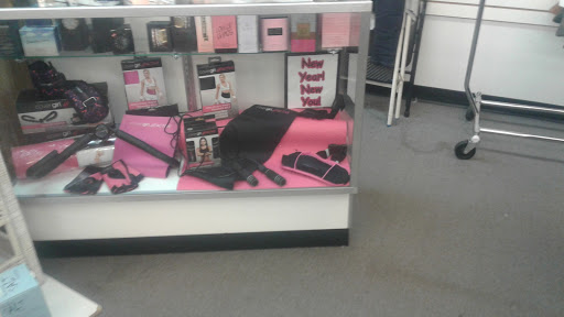 Clothing Store «Factory Connection», reviews and photos, 507 Ellington Dr, Lafayette, TN 37083, USA