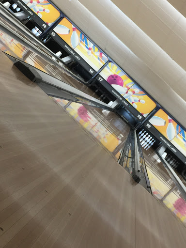 Bowling Alley «Whitestone Lanes», reviews and photos, 30-05 Whitestone Expy, Flushing, NY 11354, USA