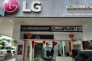 LG BRANDSHOP - SKdigital image