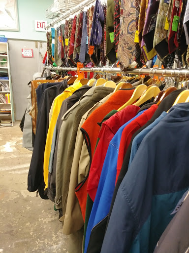 Thrift Store «Family Tree Resale», reviews and photos, 5066 N Lincoln Ave, Chicago, IL 60625, USA