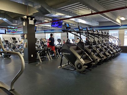 Crunch Fitness - Richmond Hill - 115-02 Jamaica Ave, Queens, NY 11418