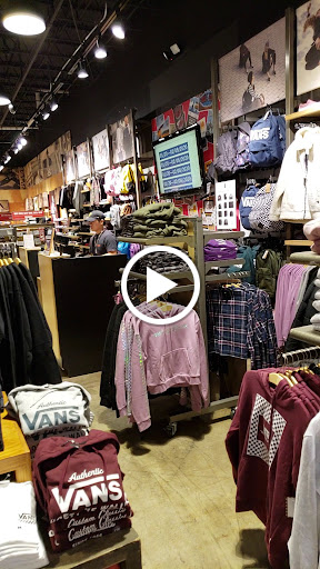 Shoe Store «Vans», reviews and photos, 7101 Democracy Blvd, Bethesda, MD 20817, USA
