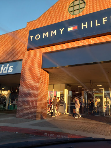 Shopping Mall «Gilroy Premium Outlets», reviews and photos, 681 Leavesley Rd, Gilroy, CA 95020, USA