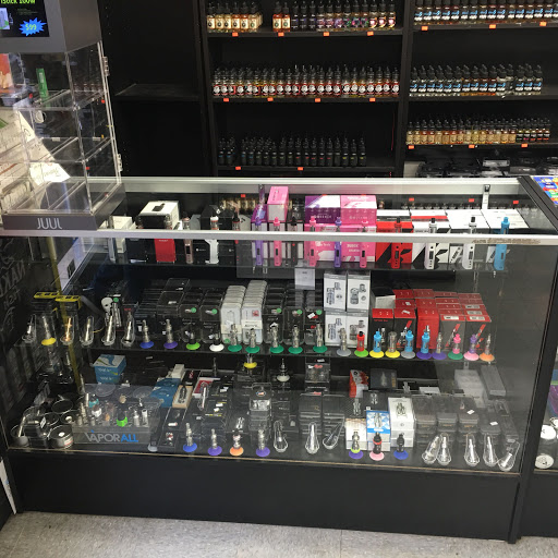 Tobacco Shop «SMOKEYZ SMOKE &VAPOR SHOP», reviews and photos, 901 SW Highland Dr f, Gresham, OR 97980, USA