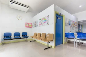 อินทัชเมดิแคร์คลินิก สาขาตลิ่งชัน(IntouchMedicare Clinic Talingchan) image