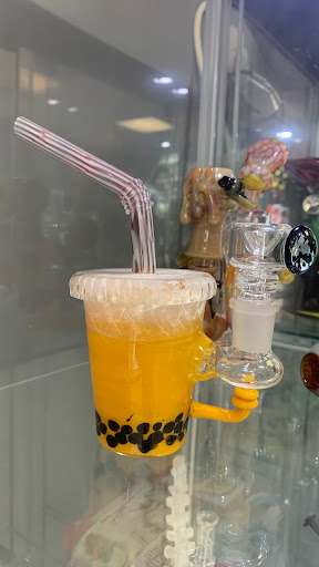 Tobacco Shop «Midtown Smoke Shop», reviews and photos, 3503 NE 2nd Ave, Miami, FL 33137, USA