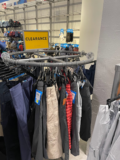 Sportswear Store «Columbia Sportswear Store - Gilroy, CA», reviews and photos, 681 Leavesley Rd d135, Gilroy, CA 95020, USA