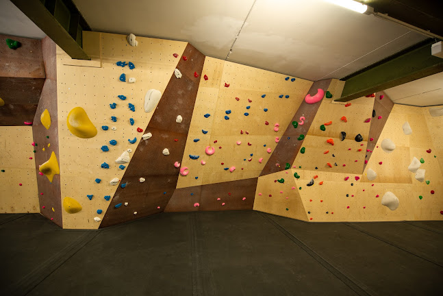 Boulderhalle Steil Karlsruhe GmbH - Bouldern in Karlsruhe - Risch