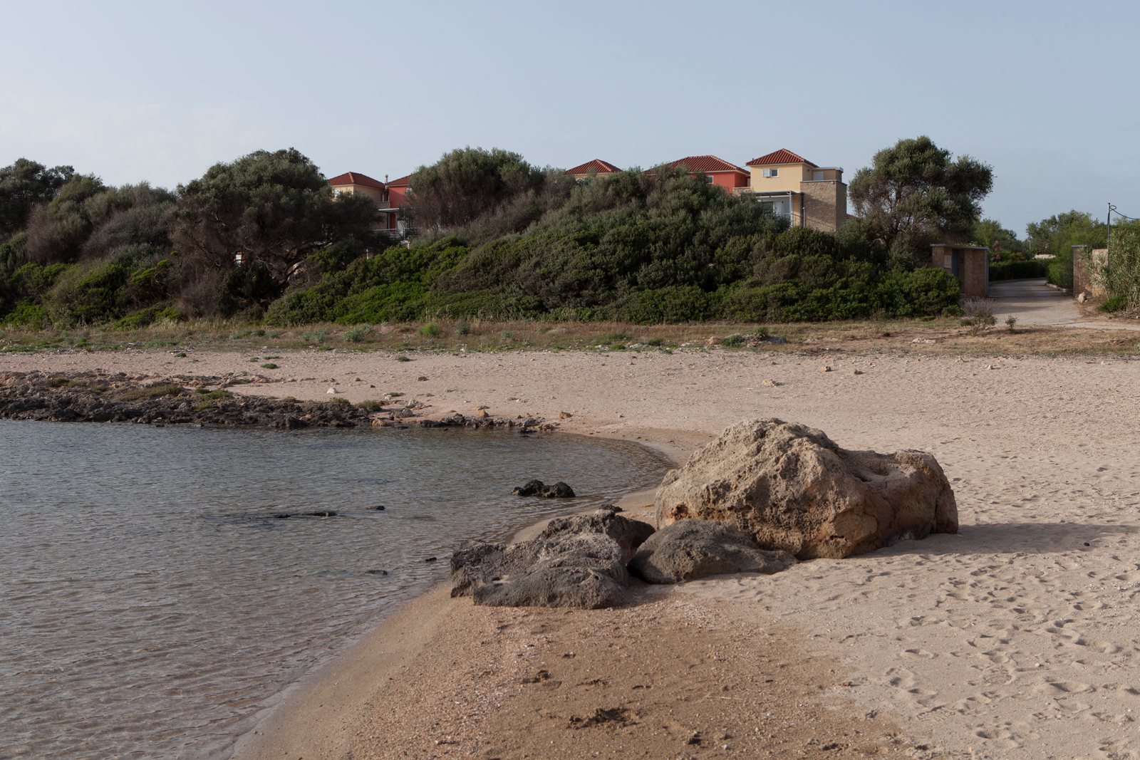 Kanalos beach的照片 带有明亮的沙子表面