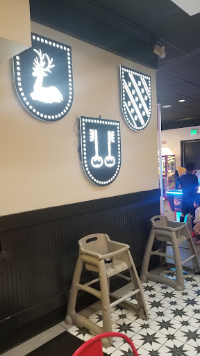 Pizza Restaurant «Round Table Pizza», reviews and photos, 15730 1st Avenue South, Burien, WA 98148, USA