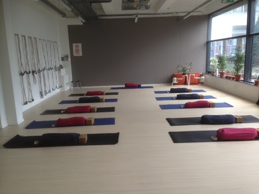 Old School Yoga | Iyengar yoga Amsterdam