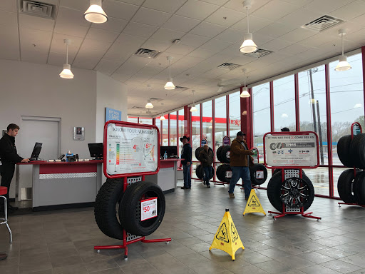 Tire Shop «Discount Tire Store - Tyler, TX», reviews and photos, 3910 S Broadway Ave, Tyler, TX 75701, USA