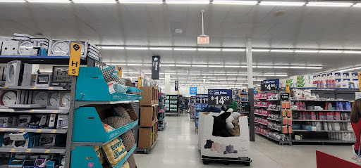 Discount Store «Walmart», reviews and photos, 235 Queen St, Southington, CT 06489, USA