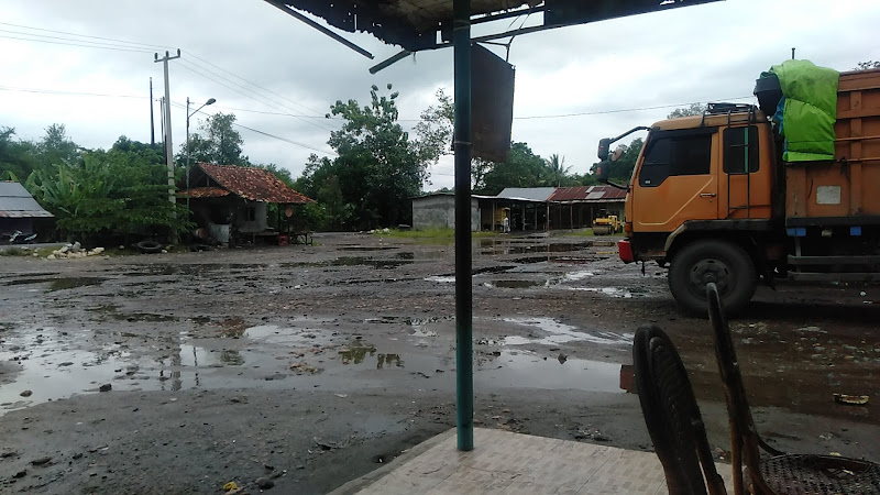 Rumah Makan Tiga Saudara