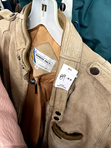 Thrift Store «Super Thrift Store Rescue Mission», reviews and photos, 13422 Saticoy St, North Hollywood, CA 91605, USA