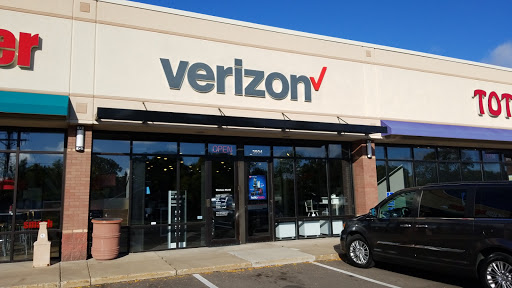 Cell Phone Store «Verizon Wireless / Wireless World», reviews and photos, 3904 Silver Lake Rd NE, St Anthony, MN 55421, USA