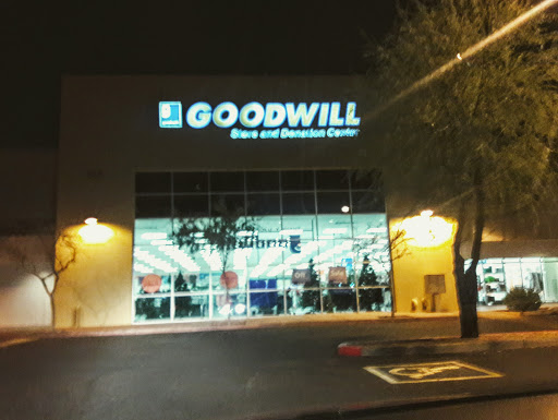 Thrift Store «Gilbert & Guadalupe Goodwill Retail Store & Donation Center», reviews and photos, 868 N Gilbert Rd, Gilbert, AZ 85234, USA