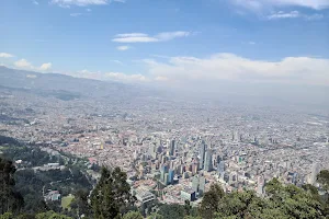 Vía a Monserrate image