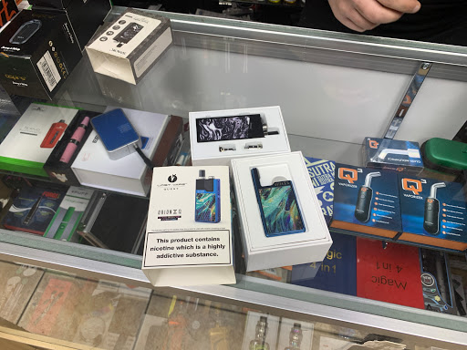 Tobacco Shop «18 Plus Vape & Shop», reviews and photos, 4037 Broadway, Kansas City, MO 64111, USA