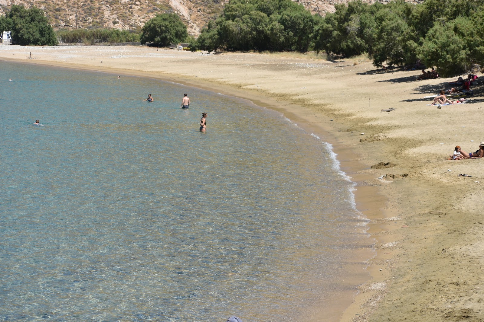 Paralia Ganema'in fotoğrafı uçurumlarla desteklenmiş
