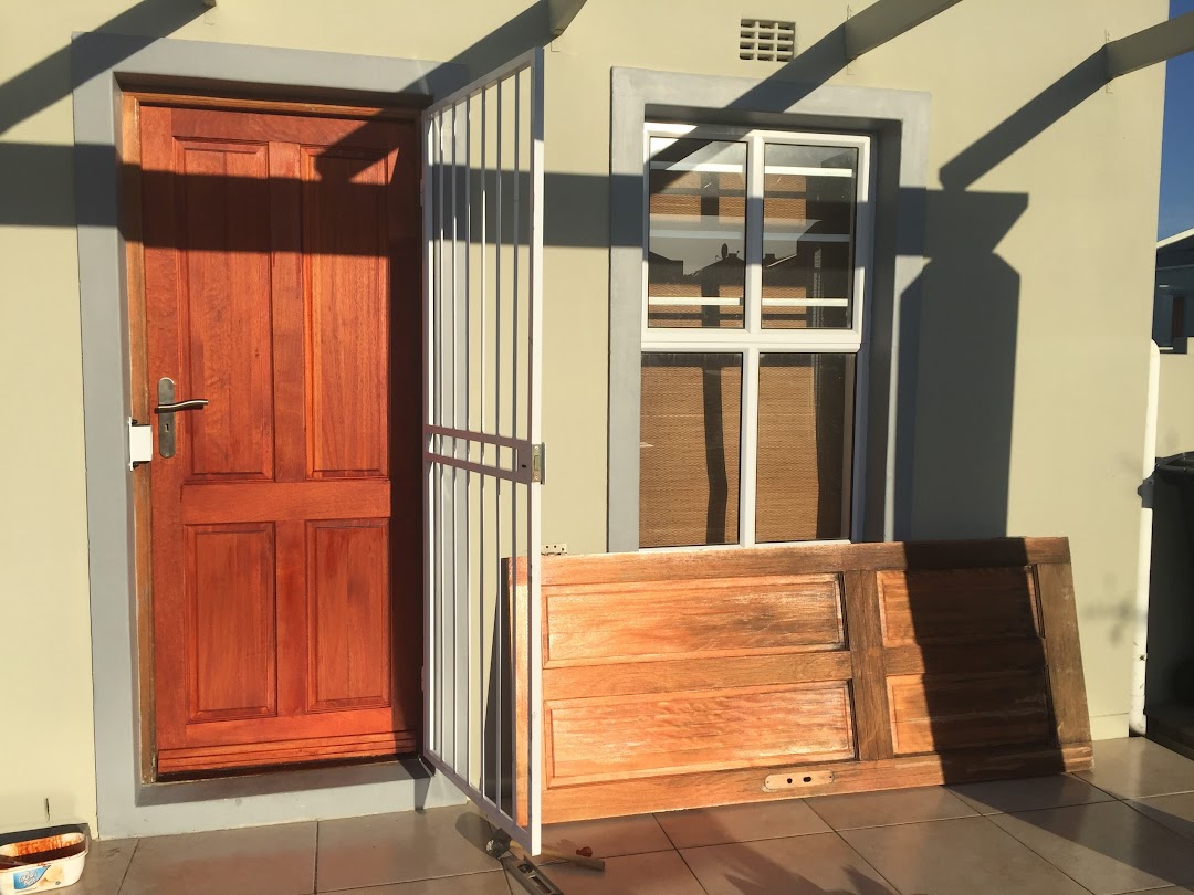 DoorFit (Door hanging ) & HomeFix Handyman Services. Contact Manie Venter 083 564 7991