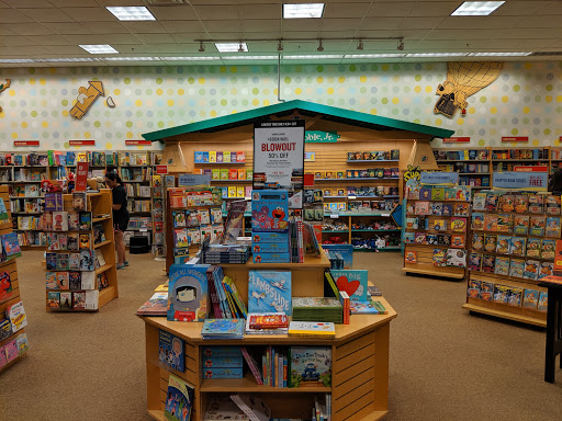Book Store «Barnes & Noble», reviews and photos, 20600 N Rand Rd, Deer Park, IL 60010, USA