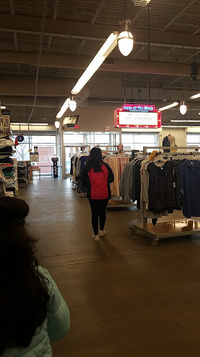 Clothing Store «Old Navy», reviews and photos, 13915 20th Ave, College Point, NY 11356, USA