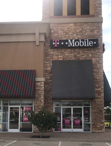 Cell Phone Store «T-Mobile Arlington», reviews and photos, 6401 S Cooper St Suite 145a, Arlington, TX 76001, USA
