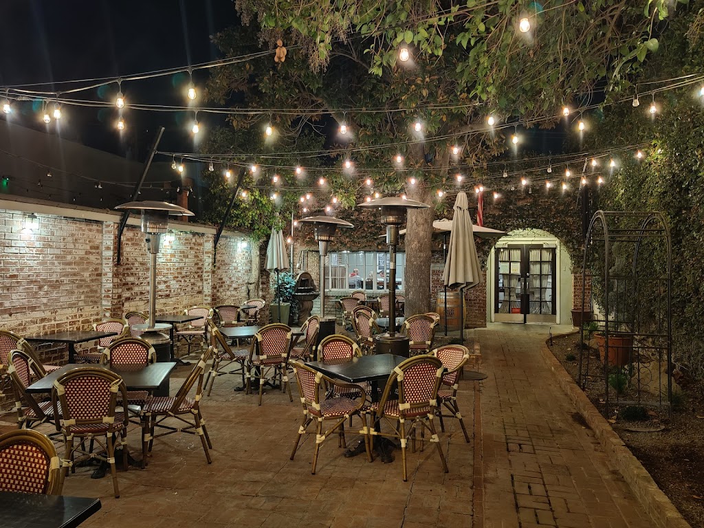 Cafe Lafayette 93221