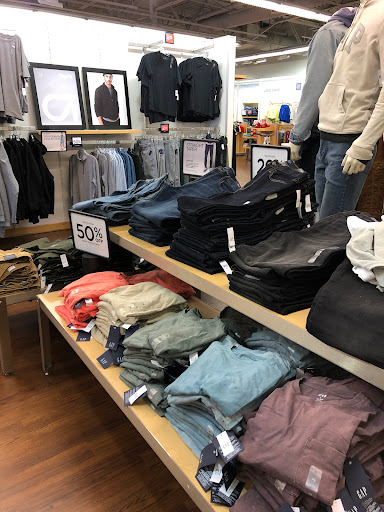 Clothing Store «Gap Outlet», reviews and photos, 100 Premium Outlets Blvd #100, Hagerstown, MD 21740, USA